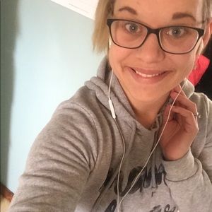 Meet your Posher, Cassandra